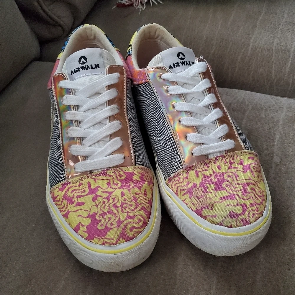 Airwalk Womens Alya Sneakers, Multi colored graphic design, Size 8m